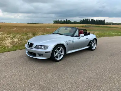 Near perfect condition BMW Z3, it's a driver... it's meant to be enjoyed. 2.8L inline 6cyl, Manual t...