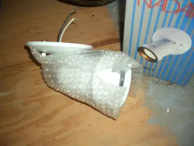 2 fixture lumiere extérieur 10 dollars c.h, View more