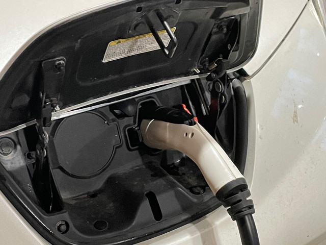 2013 Nissan Leaf SV ~1/4 running cost vs gas dans Autos et camions  à Thunder Bay