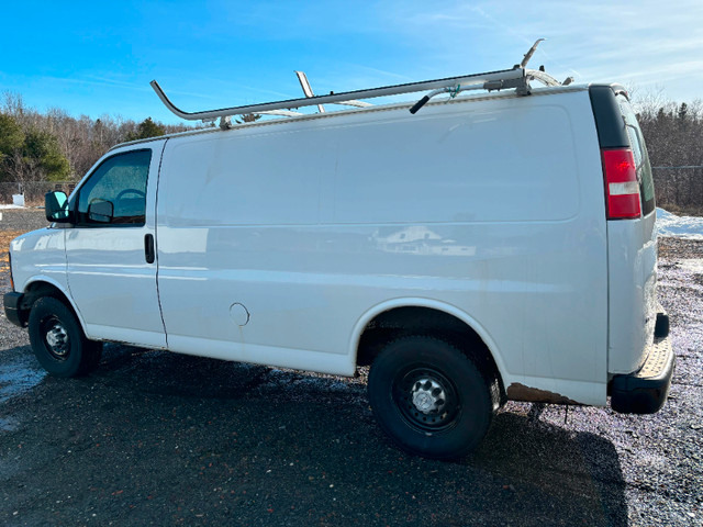 2015 Chevy Express 2500 4.8L V8 351,400kms in Cars & Trucks in Fredericton - Image 2