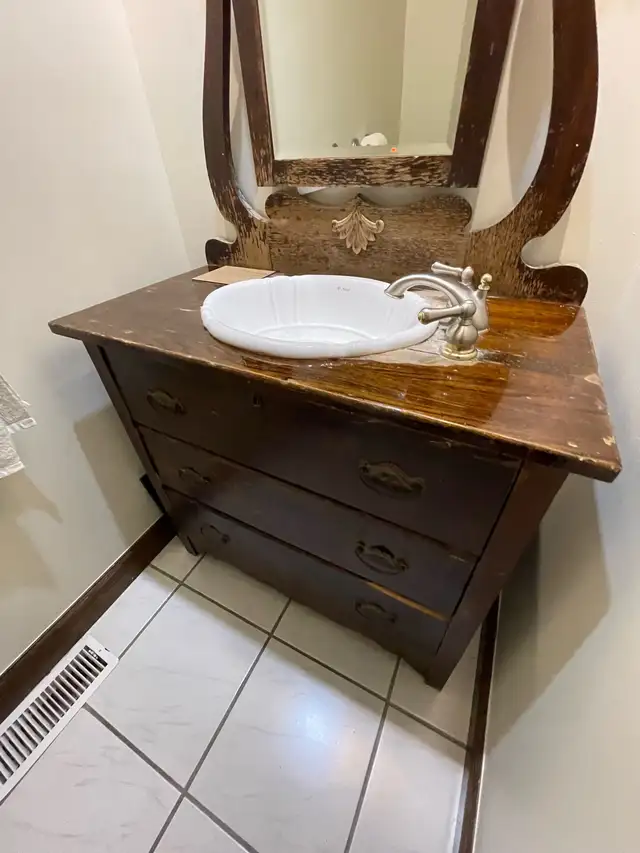 Bathroom vanity with sink and taps  in Plumbing, Sinks, Toilets & Showers in Oakville / Halton Region - Image 6