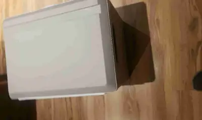 Perfect condition excellent working condition, roomy Perfect for travel, picnics camping, cottage ,...