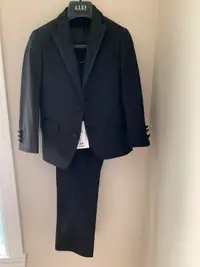 4pc Tuxedo pour garçon (for boy, size 5)