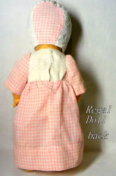 VINTAGE Regal doll, wetting, vinyl, blue sleep eyes, blond, 16” in Toys & Games in City of Toronto - Image 5
