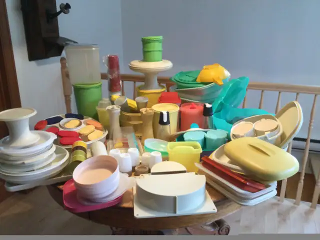 Tupperware vintage   bol jaune soleil en hauteur in Arts & Collectibles in Laval / North Shore - Image 4