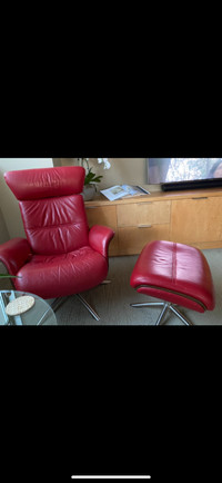 2 leather Scandinavian chairs with footstools