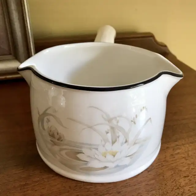 $Ad Royal Doulton Hampstead Water Lily Gravy Cream & Sugar Bowl in Kitchen & Dining Wares in Ottawa - Image 5