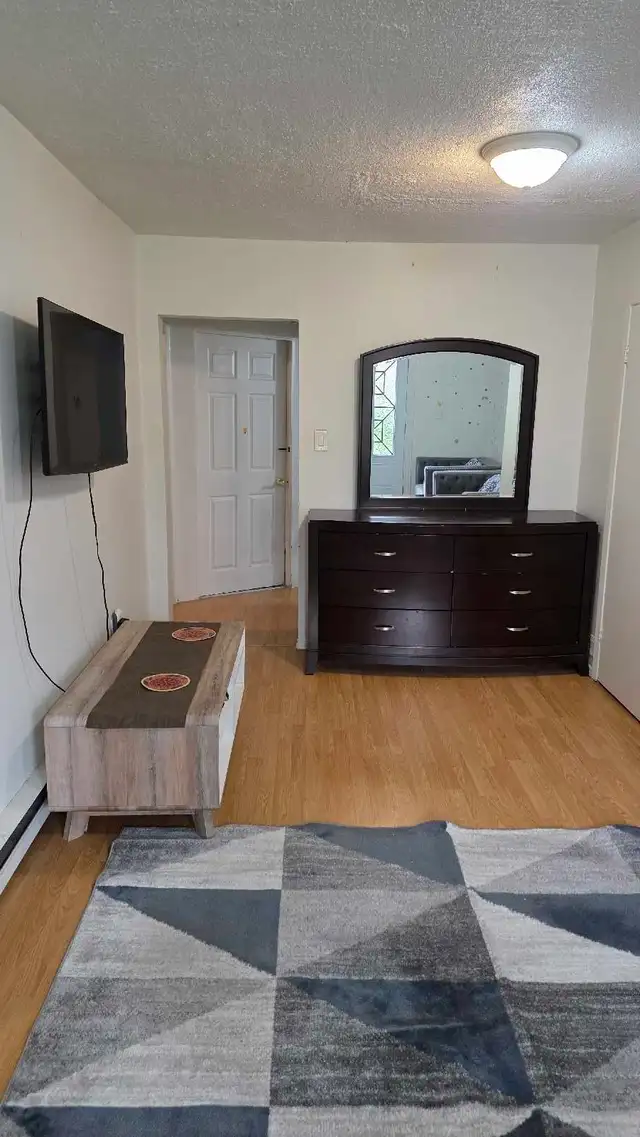 1 Bed Room apartment on Main floor in a House for Rent in Long Term Rentals in City of Toronto - Image 3