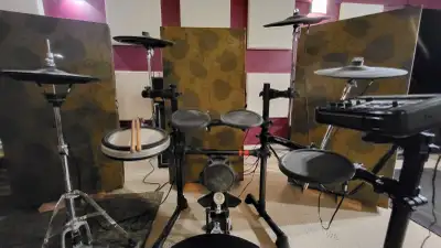 Motivated to sell, have looked over kit and pads to make sure everything is in working order. 5 Piec...
