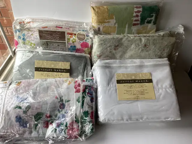 Queen flat bed sheets (not a set) in Bedding in City of Toronto - Image 2