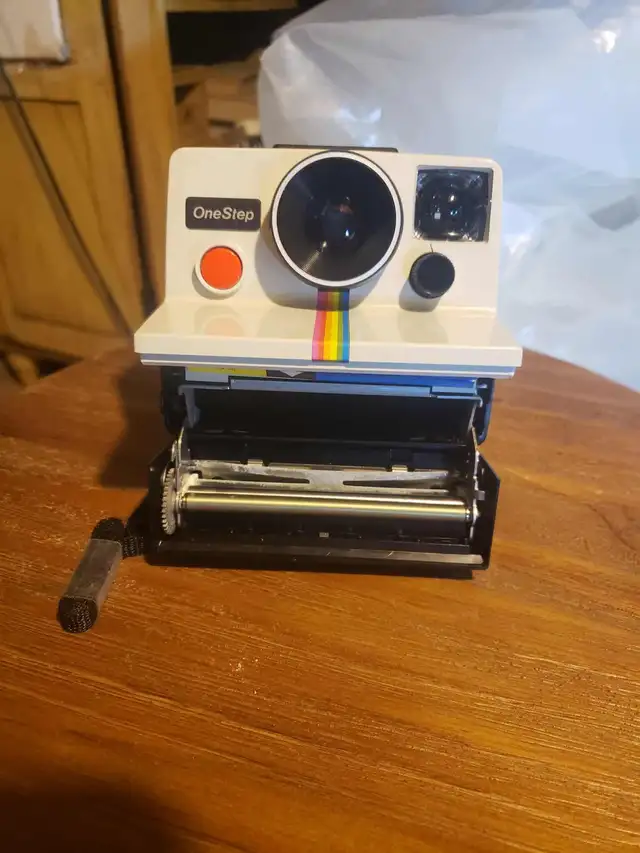 Polaroid land camera63782599307393120