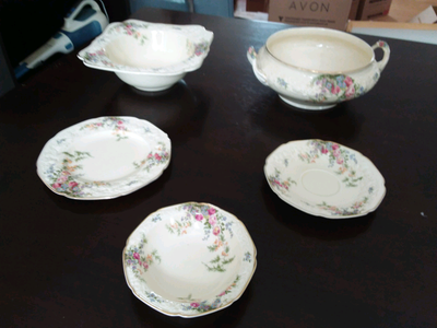 Set de vaisselle anglaise "Crown Ducal" (Rosalie)
, View more