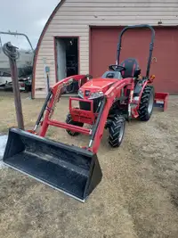 2019 Mahindra MX26XLT 4W Drive Tractor & Implements