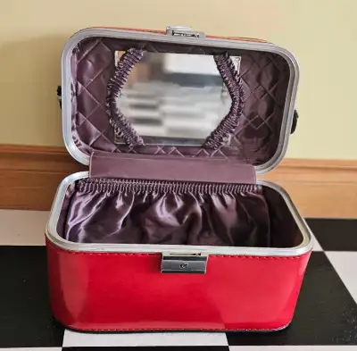 ❤️ ✅ Pickup location - Pipestone Alberta ✅ ❤️ Good Used Condition 9"W x 8"H x 15.5"L Antique/Vintage...