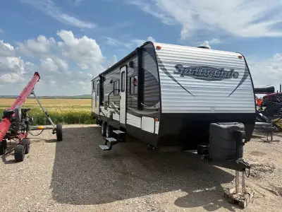T.2017 Keystone Springdale 303BH – Ultimate Family Travel Trailer Ready for your next family adventu...