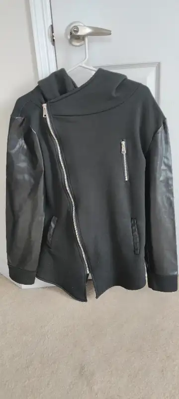 Asymmetrical Sweaters in Men's in Mississauga / Peel Region - Image 4