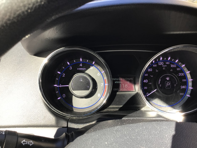 Hyundai Sonata 2013 en très bon état avec un attache remorque dans Autos et camions  à Longueuil/Rive Sud - Image 4