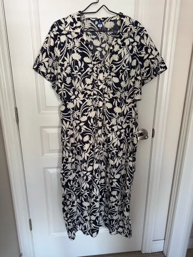 Old Navy Floral Midi Dress – Size XL in Women's - Dresses & Skirts in Kitchener / Waterloo - Image 7