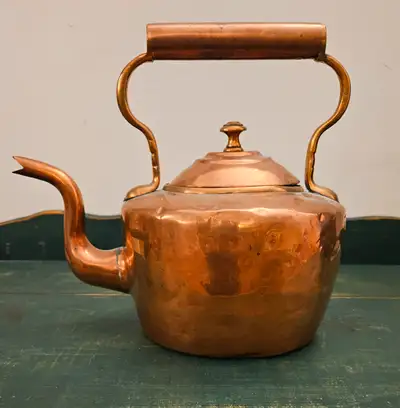 ANTIQUE FROM THE 19TH CENTURY GEORGE III COPPER KETTLE HAVING A SHAPED HANDLE, GOOSE NECK SPOUT AND...