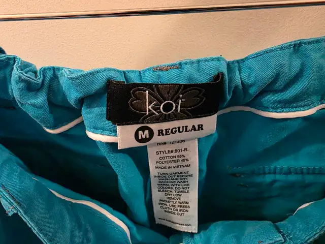 kio scrub pants  in Women's - Bottoms in Edmonton - Image 5