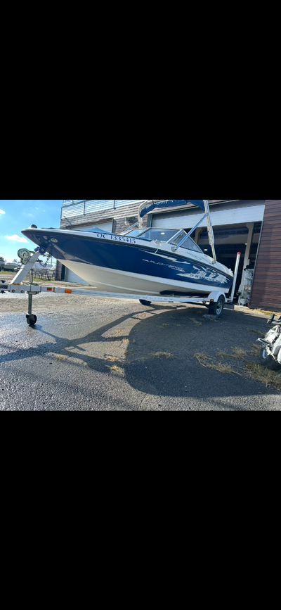 17 pieds- 5.18 mètres Année de fabrication: 2008 Moteur Mercury cruise Inbord, Force 130HP Vient ave...