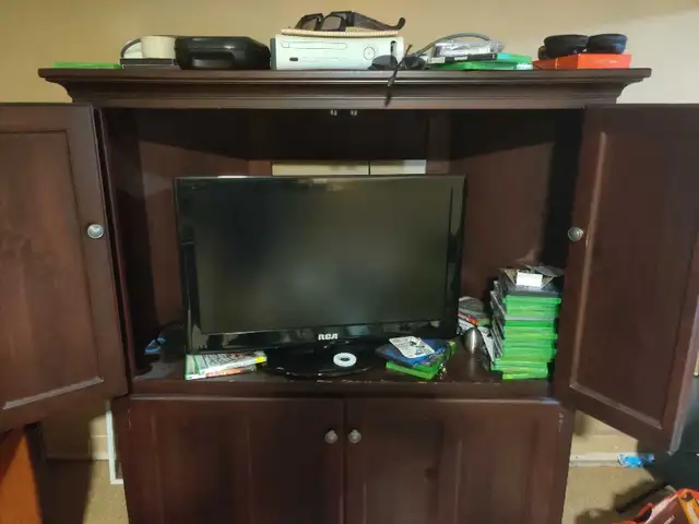 Entertainment Unit - can fit in corner in TV Tables & Entertainment Units in Ottawa - Image 3