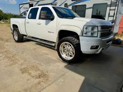 2012 Silverado 3500hd ,lml Duramax, 220204km, 3500hd, diesel, deleted with single tune, 4” straight...