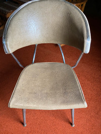 Chaise vintage en cuir 