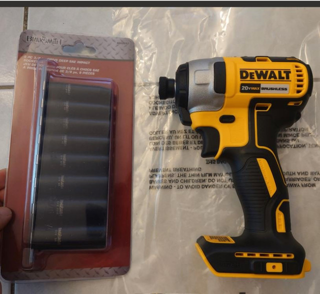 Impact Dewalt DCF787 Brushless + kit douilles impact (pas de bat dans Outils électriques  à Longueuil/Rive Sud