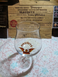 Verre de bière - la maudite ( d Unibroue)