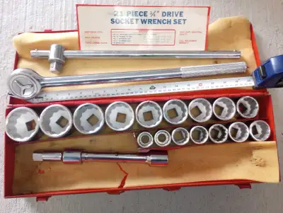 This is a 21-piece 3/4 inch drive socket wrench set, perfect for heavy-duty mechanical work. * Socke...