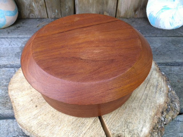 Beautiful Wood Turned 9 Inch By 4.5 Inch Deep Salad or Nut Bowl in Arts & Collectibles in Sunshine Coast - Image 4