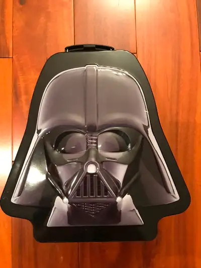 PRICE REDUCED !!! STAR WARS DARTH VADER Metal Lunch Pail Tote by Vandor. Embossed metal Lunch Tote b...