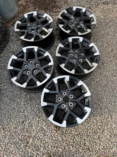 Jeep wrangler jl rims set of 5 take offs