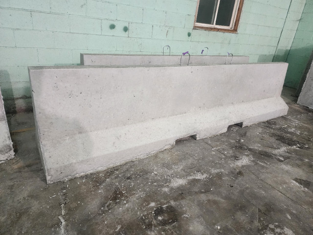 Concrete Jersey Style Barriers in Other Business & Industrial in Kitchener / Waterloo - Image 3