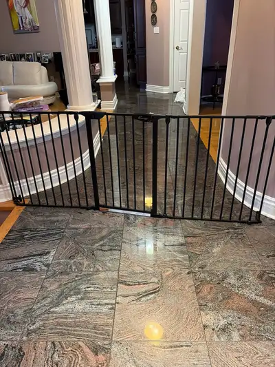 Dreambaby Security Gate Fits space 79 in can curve to smaller, View more