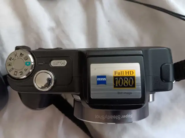 Sony Cyber-Shot DSC-H3 8.1 MP63007359451011123