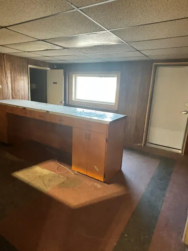 Available October 1, 2025, 2400 Square Feet Commercial Space63236186367361124