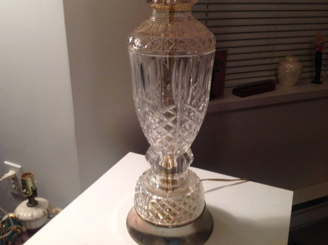 CRYSTAL-GLASS AND BRASS LAMP in Indoor Lighting & Fans in Delta/Surrey/Langley - Image 4