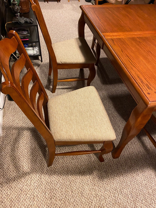 Dining table with 6 chairs  in Dining Tables & Sets in Dartmouth - Image 2