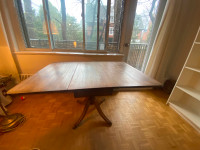 Table à rallonge brun clair\Table brown extensible (450$) table