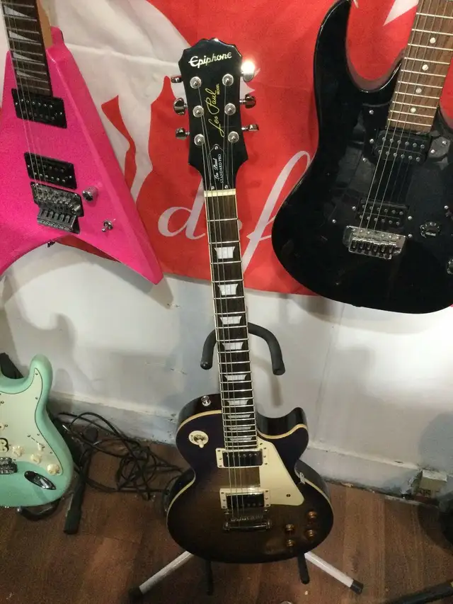GUITARS-fender-gibson—-AMPS-118 PAWN-5821--1 18AVE—— in Guitars in Edmonton - Image 6