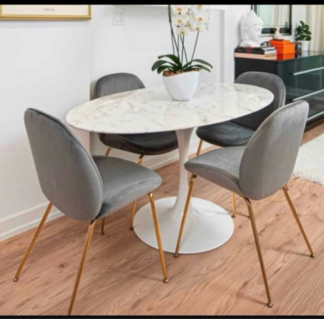 Oval Tulip Marble Table with 4 Velvet chairs in Dining Tables & Sets in City of Toronto