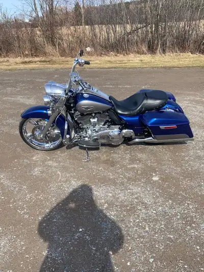 2017 Road king, 107 Milwaukee 8, too many extras to list, bike is mint.