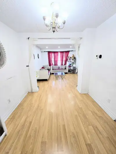 4 Bedroom - 2 Washrooms - House for rent (Upper Portion) in Malton: - Newly Renovated Bathroom - Bon...