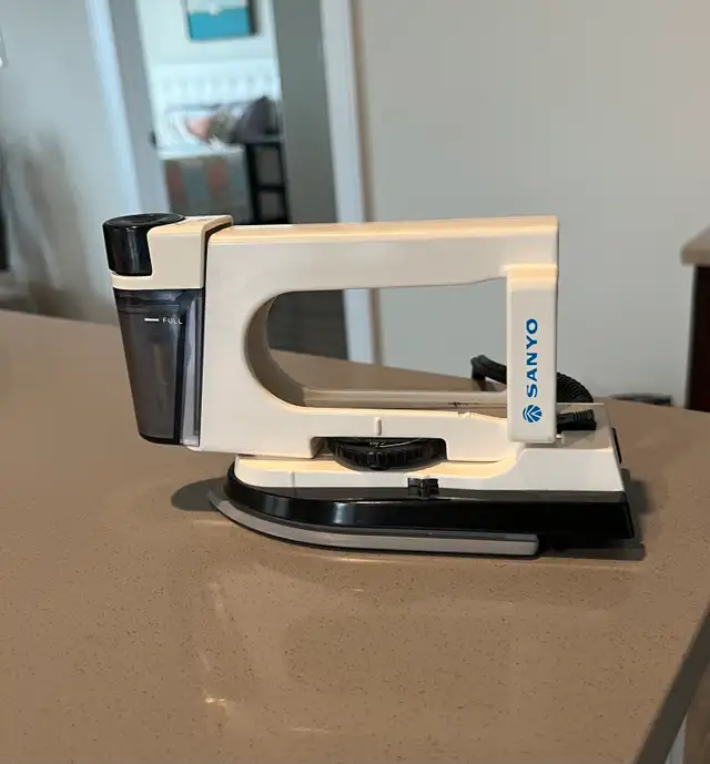 Travel Iron in Irons & Garment Steamers in City of Halifax - Image 2