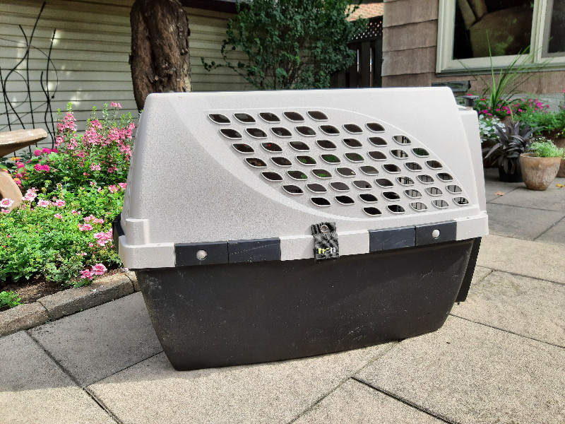 LARGE 34 INCH LONG, N2N DOG (PET) CRATE/KENNEL/CARRIER Accessories