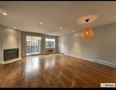 Magnifique condo situé sur le boulevard René-Laennec, dans le quartier recherché de Vimont/Auteuil à...