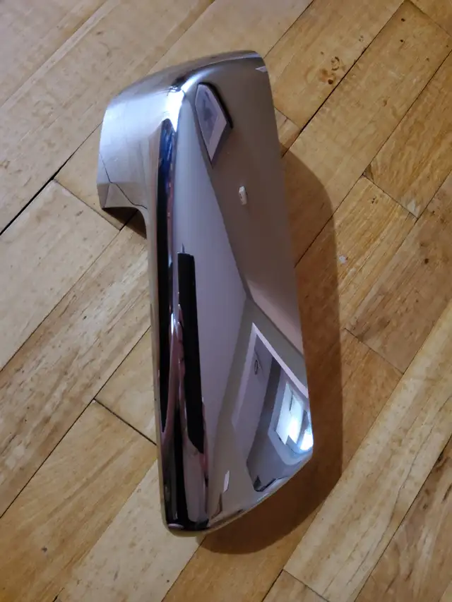 2019-2025 Silverado NEW RH Chrome Exterior mirror cover in Other Parts & Accessories in Thunder Bay - Image 2