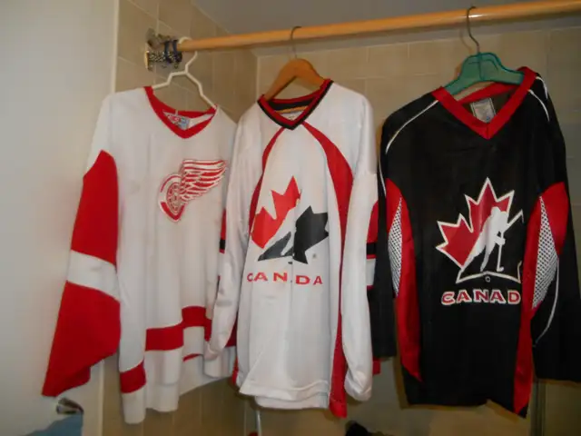 Habs Canadiens hats gloves, jerseys trade4 phone12 in Men's in Ottawa - Image 2